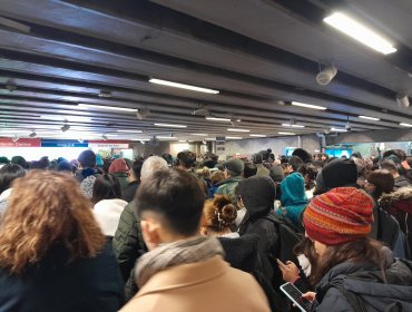 Metro de Santiago registra falla de alto impacto en gran parte de su Línea 1